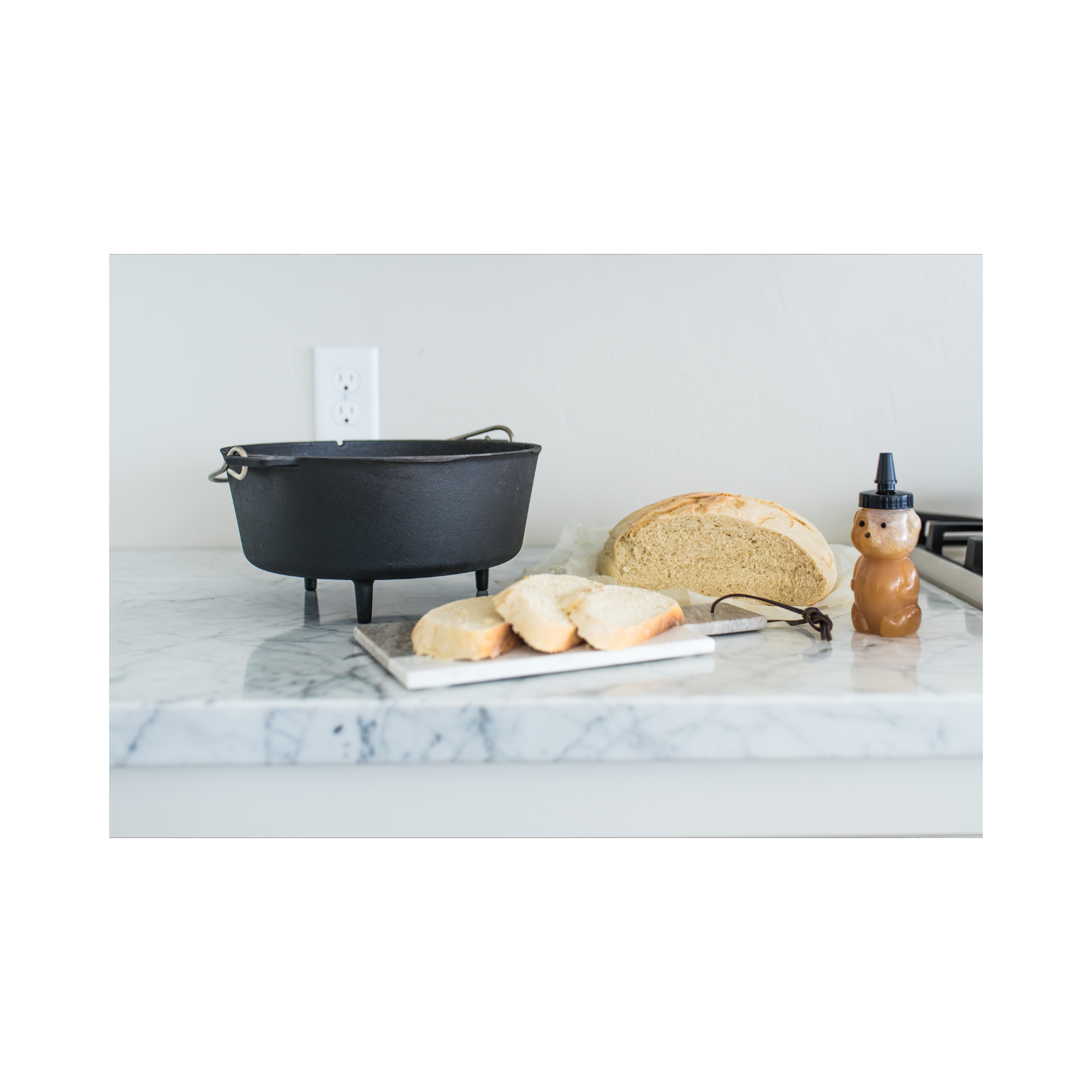 BUY Camp Chef 10 Cast Iron Deluxe Dutch Oven 6 Quart DO10